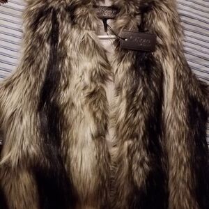 Ci Sono Faux Fur Vest in Black and Gray